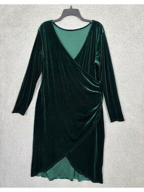 Change Women's Velvet  Faux Wrap Dress V-Neck Knee Length Green Size 2XL NWOT'S.